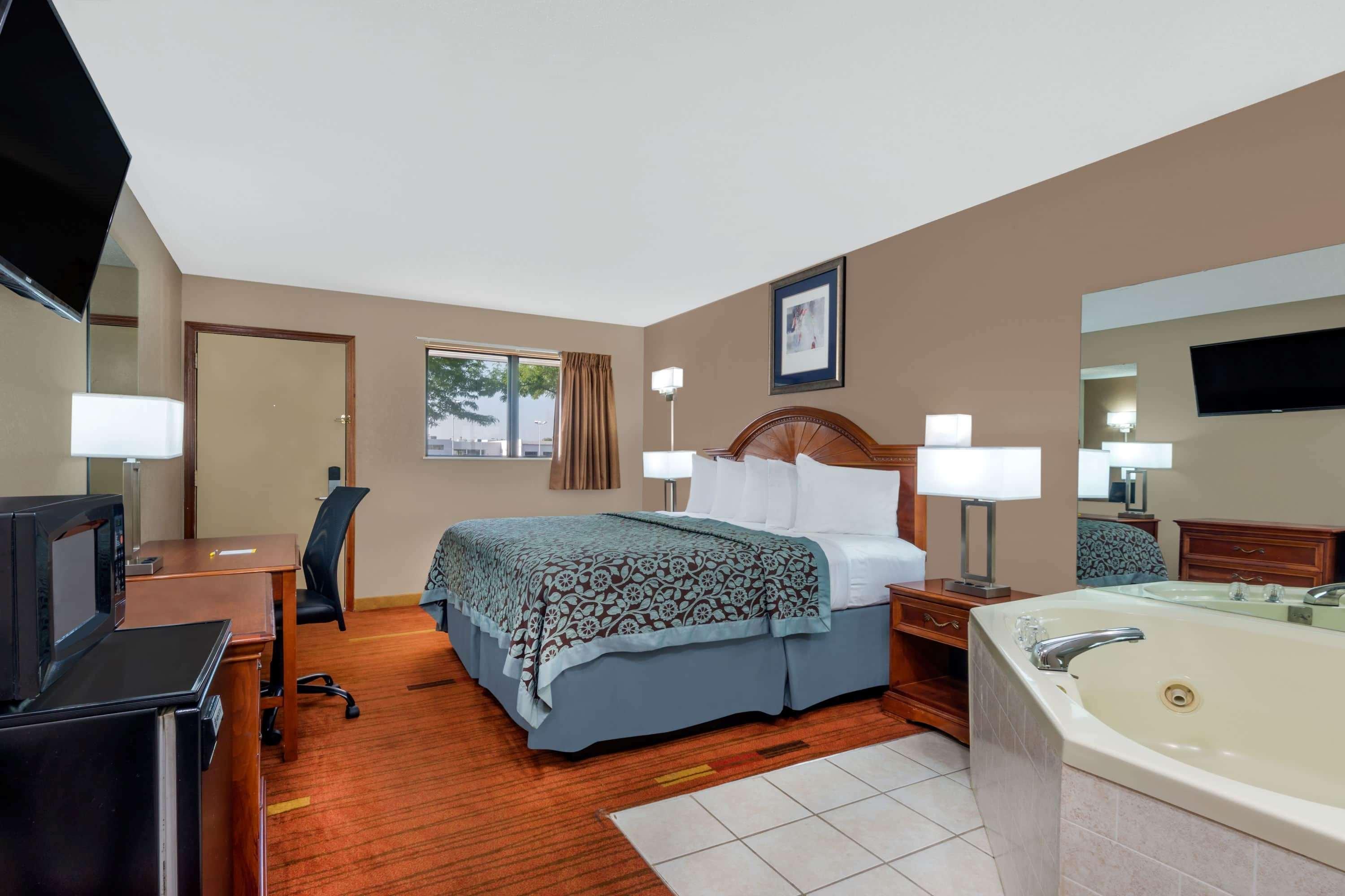 Days Inn By Wyndham Maumee/Toledo Екстериор снимка