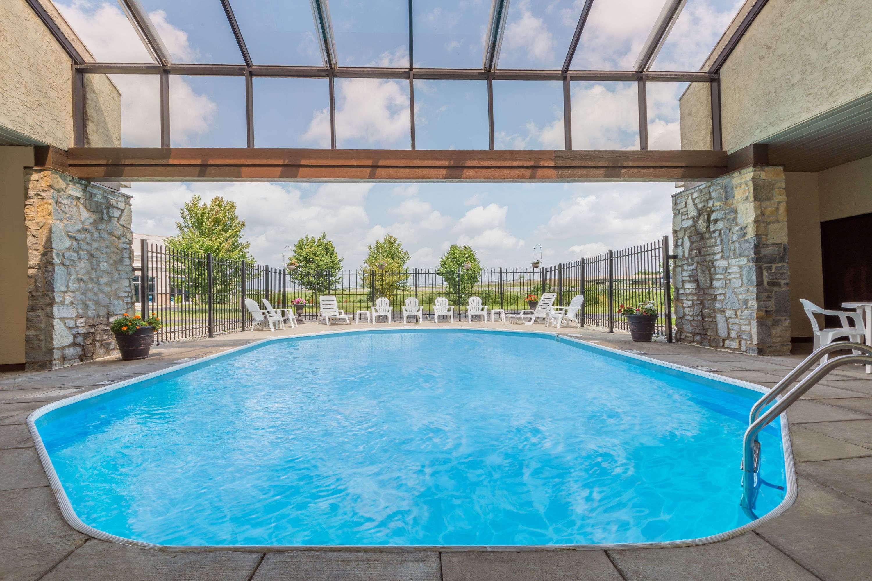Days Inn By Wyndham Maumee/Toledo Екстериор снимка