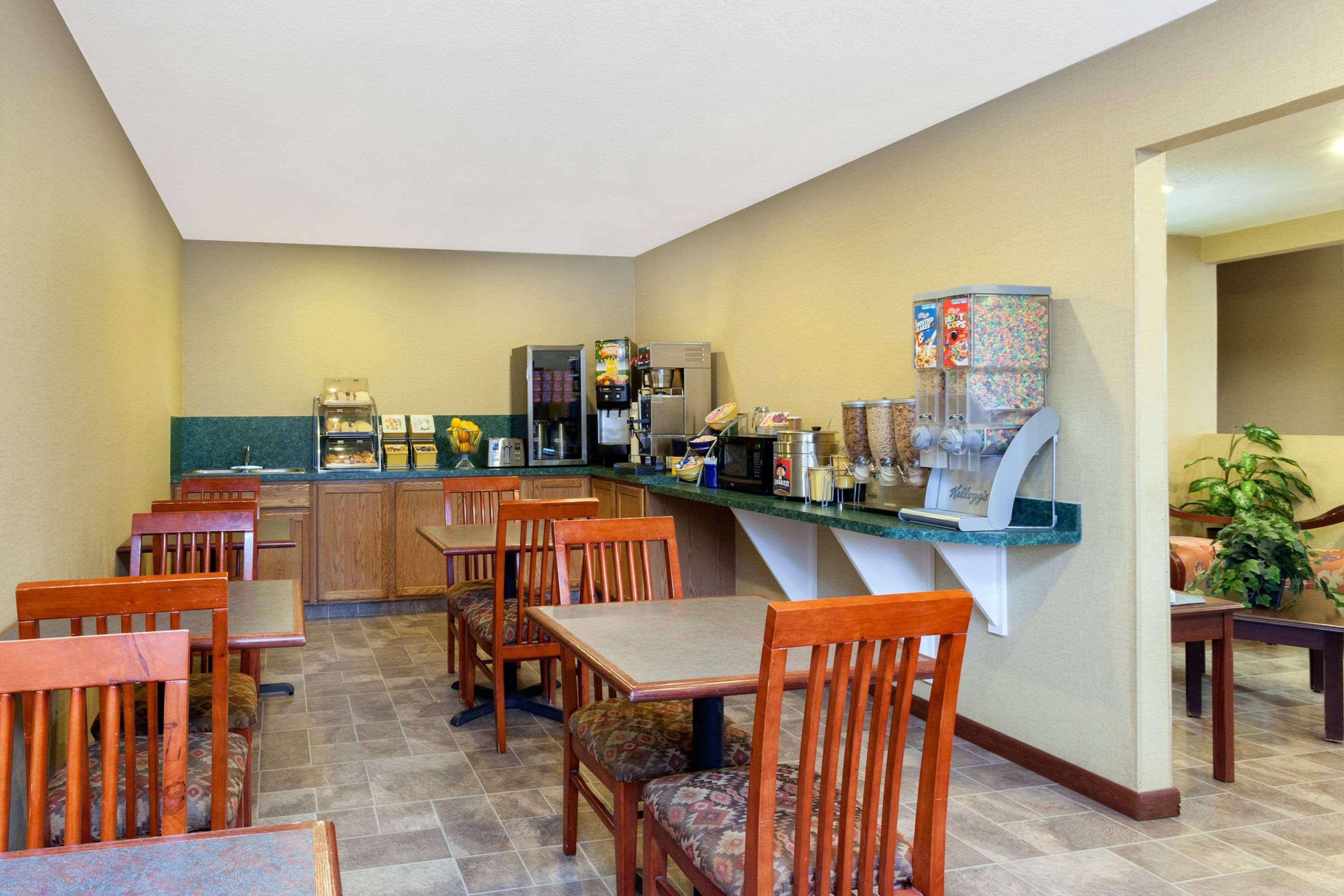 Days Inn By Wyndham Maumee/Toledo Екстериор снимка