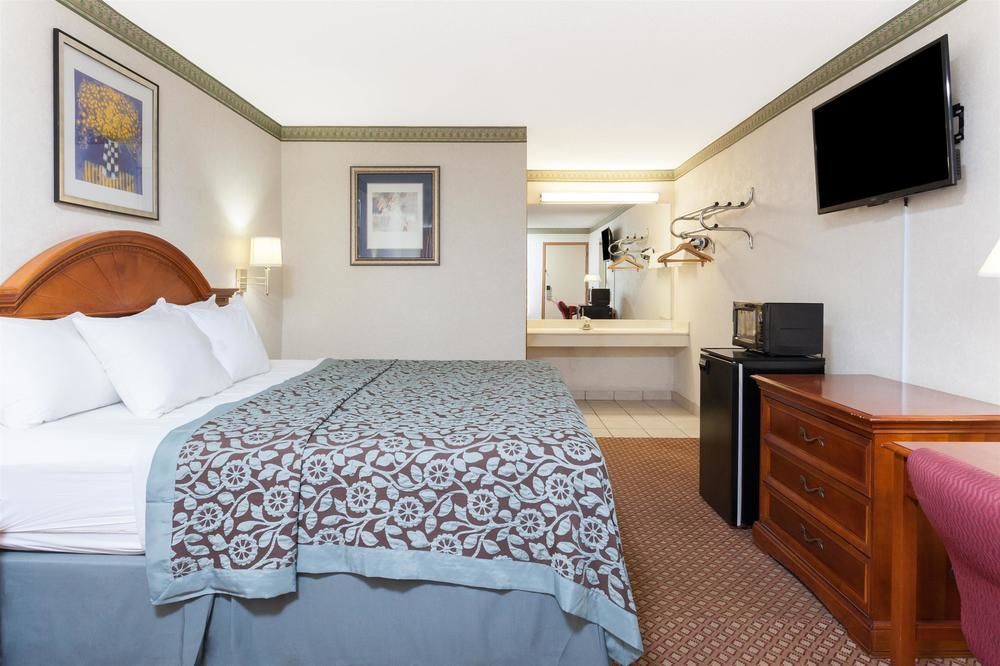 Days Inn By Wyndham Maumee/Toledo Екстериор снимка