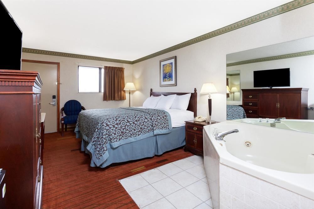 Days Inn By Wyndham Maumee/Toledo Екстериор снимка