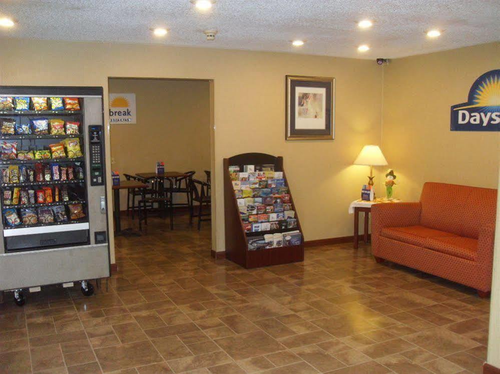Days Inn By Wyndham Maumee/Toledo Екстериор снимка