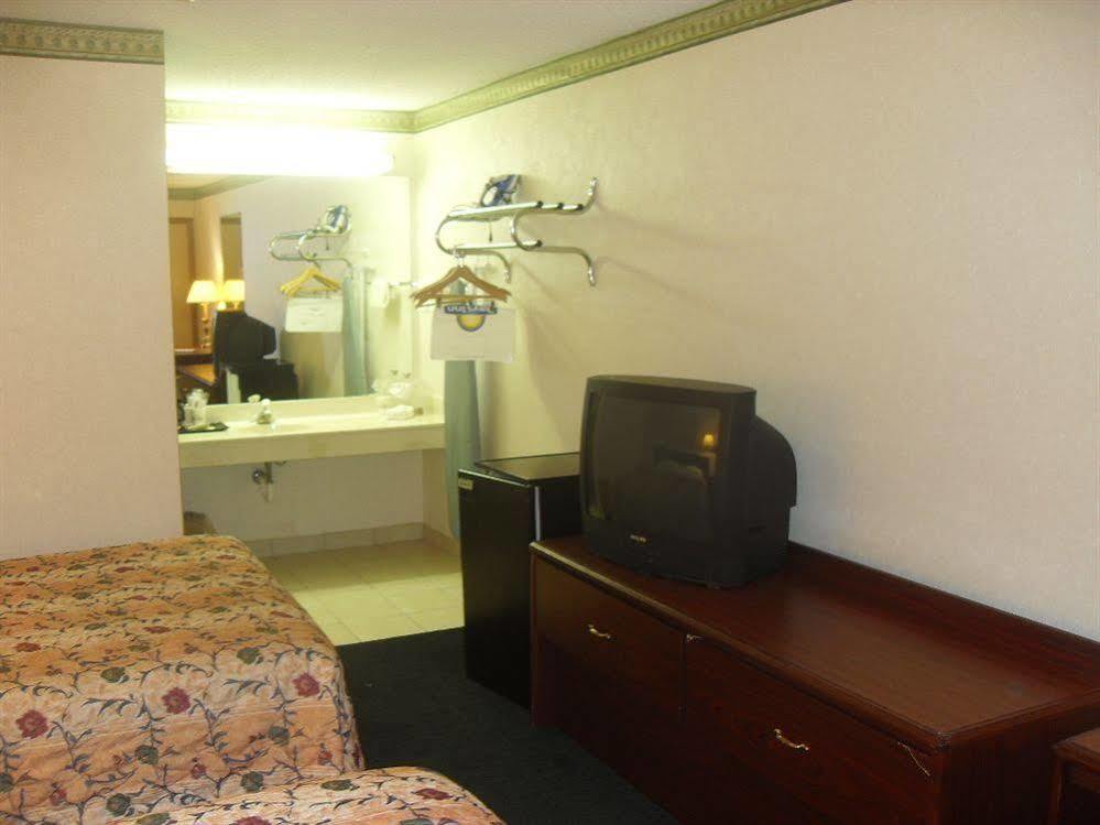 Days Inn By Wyndham Maumee/Toledo Екстериор снимка