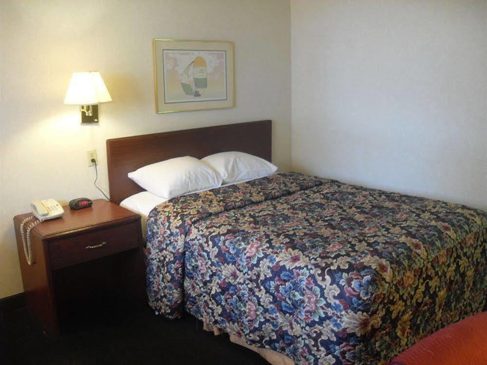 Days Inn By Wyndham Maumee/Toledo Екстериор снимка