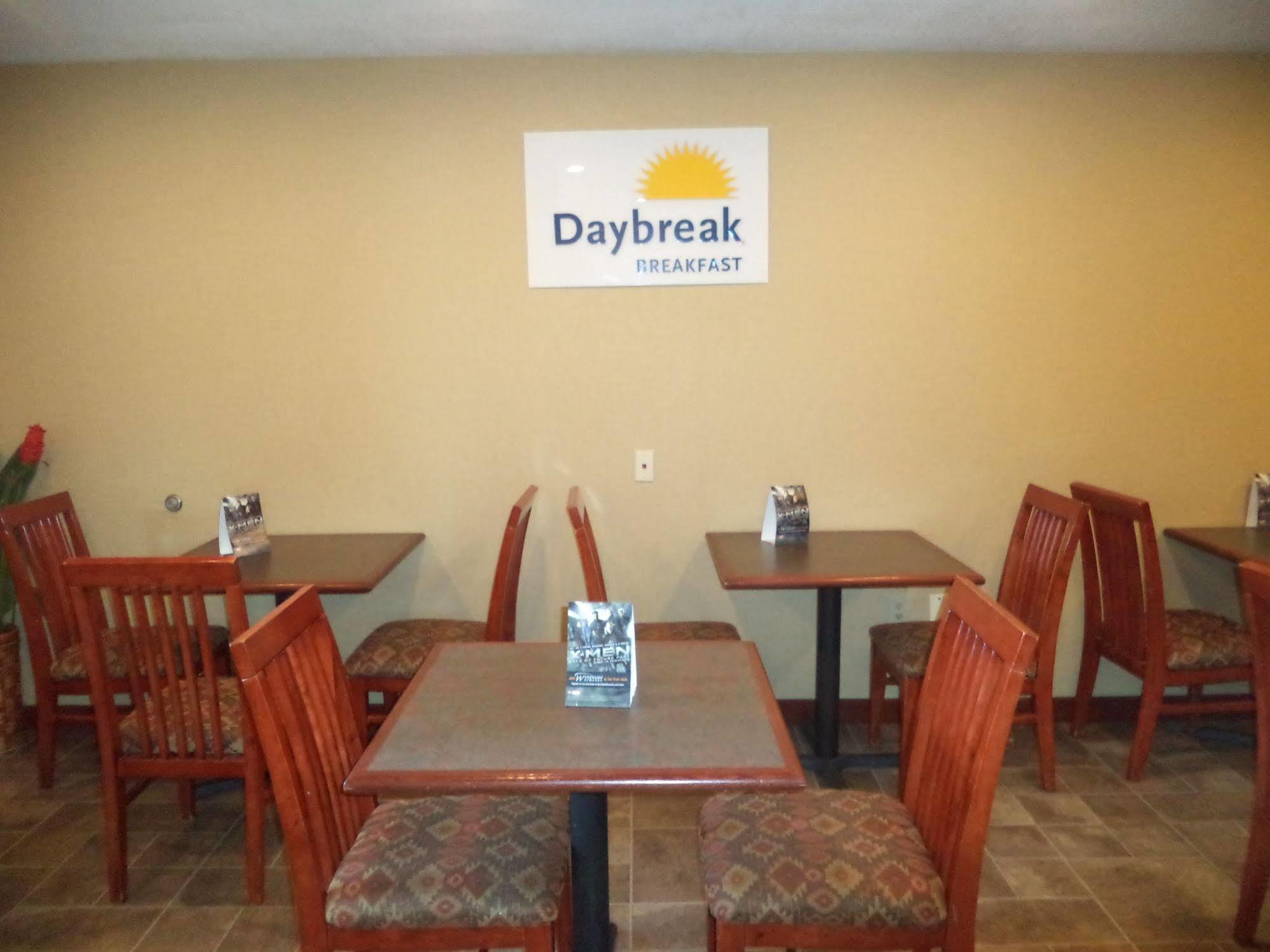 Days Inn By Wyndham Maumee/Toledo Екстериор снимка
