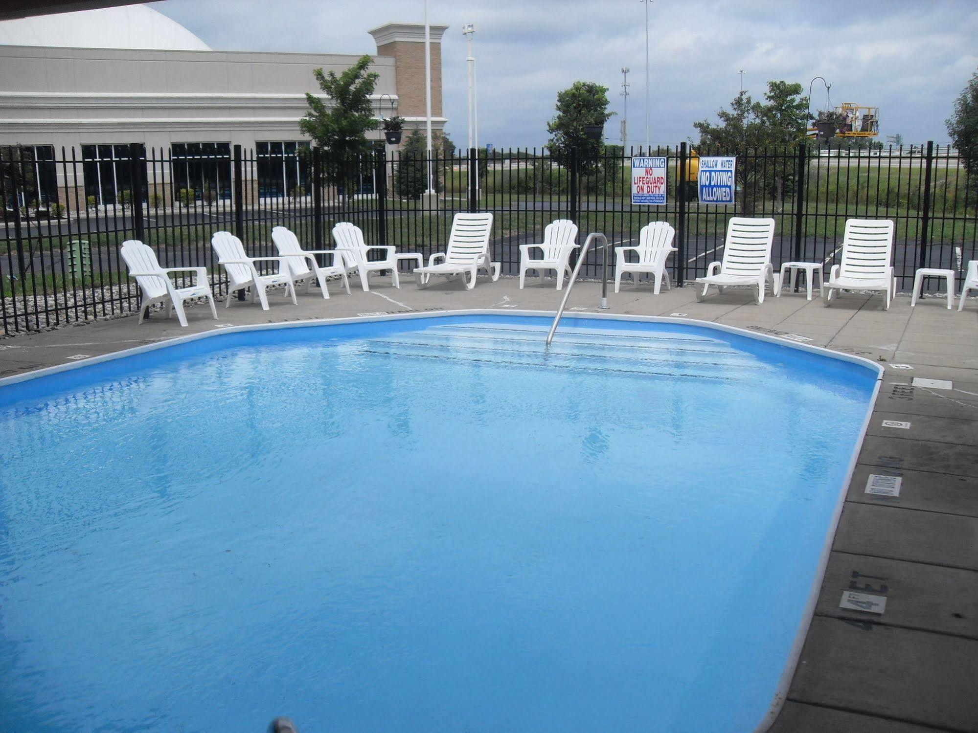 Days Inn By Wyndham Maumee/Toledo Екстериор снимка