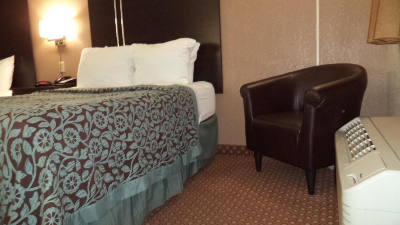 Days Inn By Wyndham Maumee/Toledo Екстериор снимка