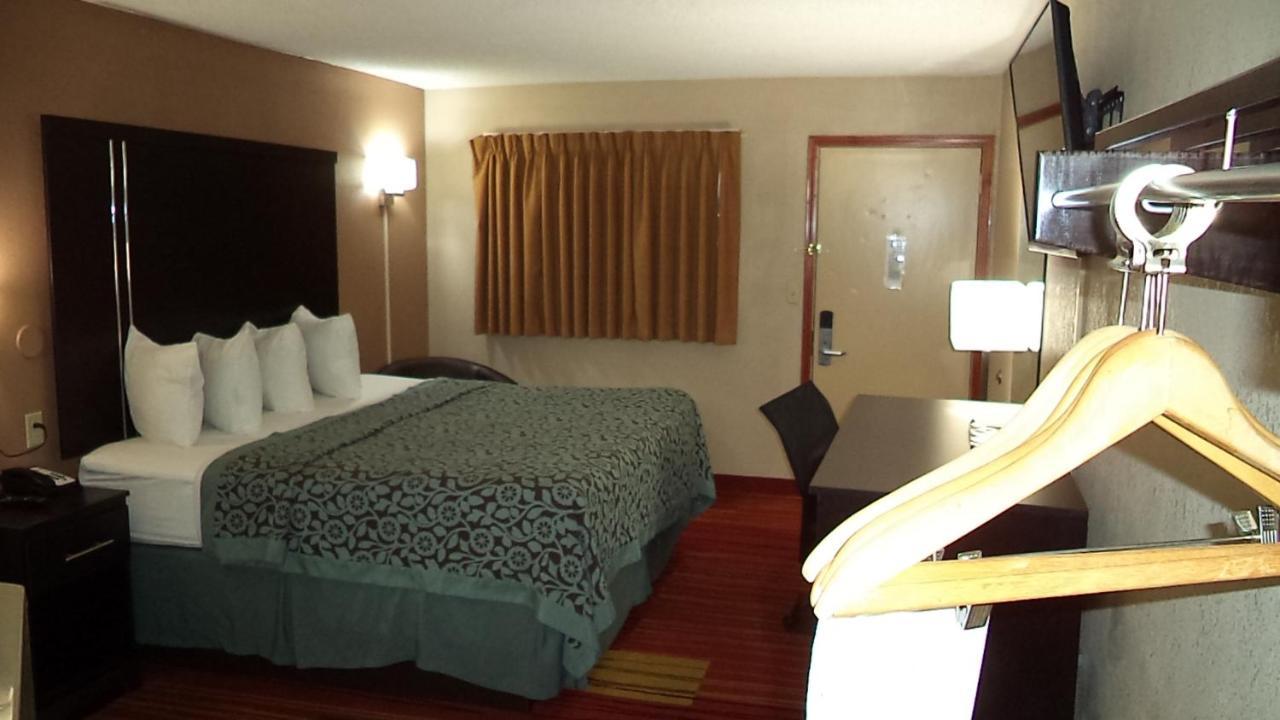 Days Inn By Wyndham Maumee/Toledo Екстериор снимка